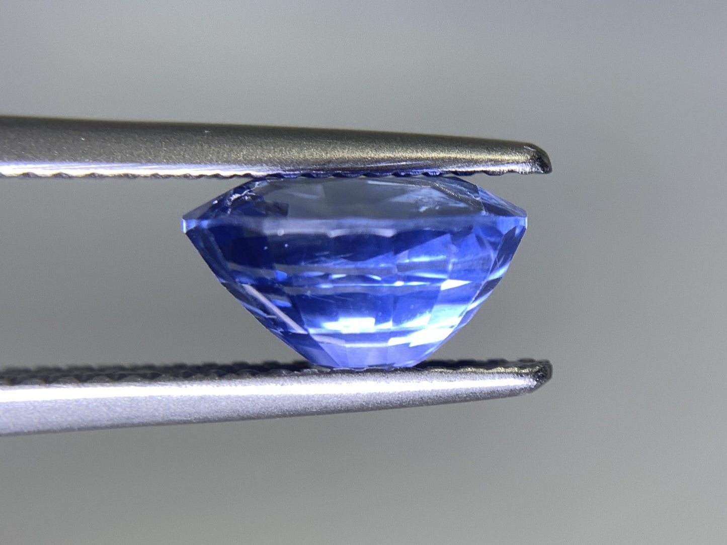サファイア 3.376ct 宝石ソーティング付き  9.5㎜×7.3㎜×5.4㎜ ルース（ 裸石 ） 2285Y