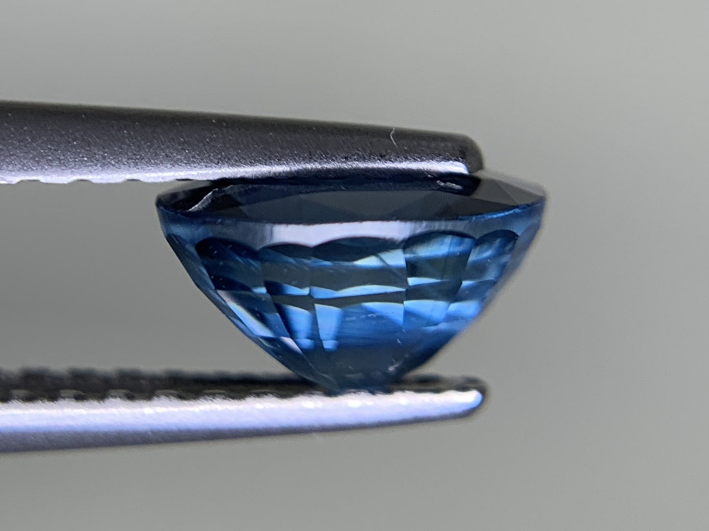 サファイア 天然 1.381ct 中央宝石ソーティング付き 7.01㎜×5.88㎜×4.08㎜ ルース（ 裸石 ） 6141Y