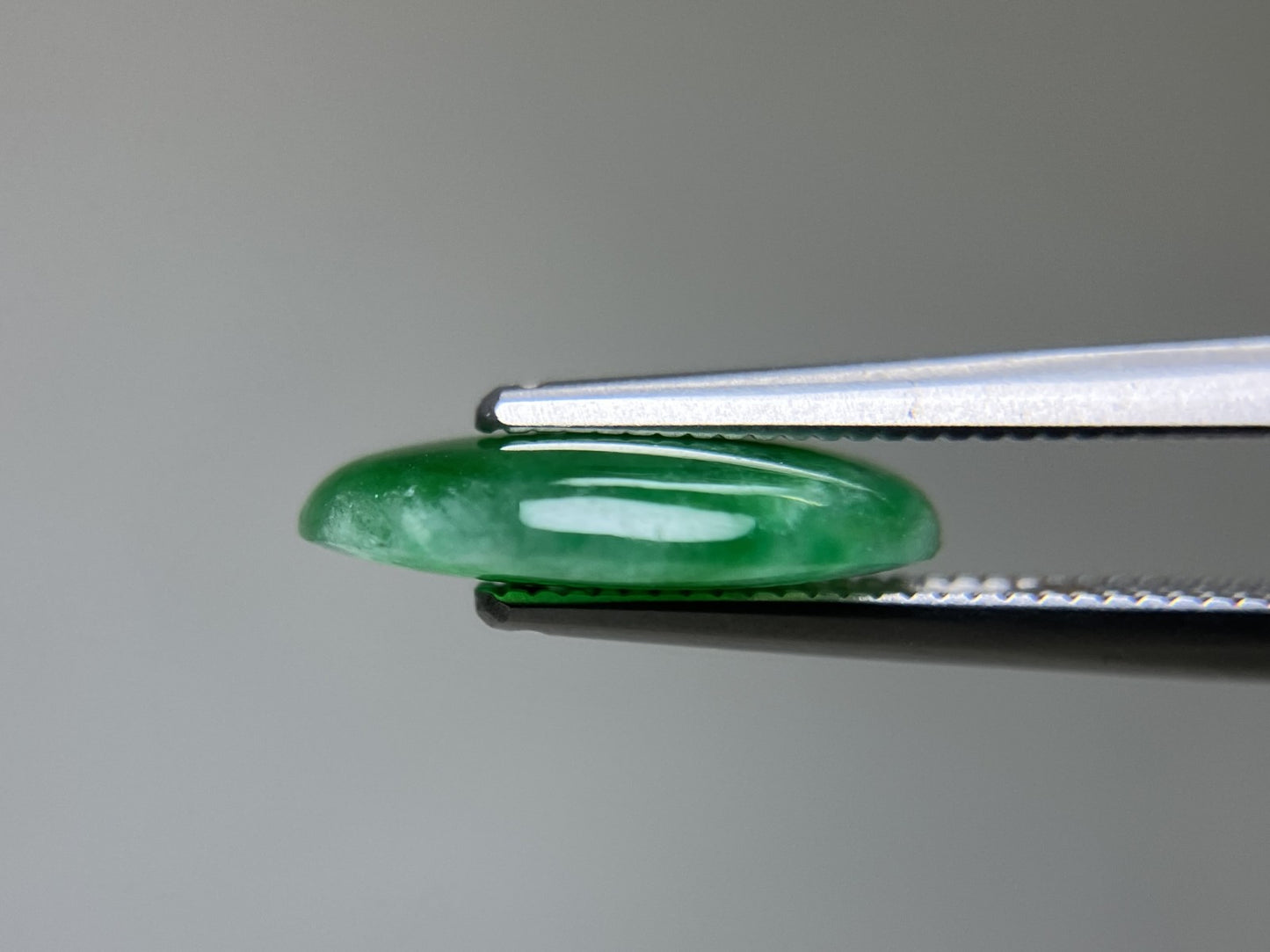 ヒスイ 翡翠 天然 3.075ct 宝石ソーティング付き 12.4㎜×8.7㎜×2.8㎜ ルース（ 裸石 ） 5905YY