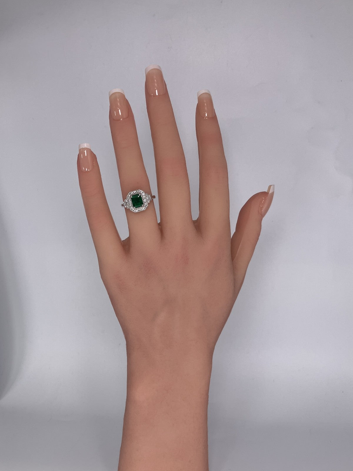 エメラルド 1.07ct Zambia vivid to deep green 宝石鑑別書 D0.47ct PT900 6.0g 指輪 （JP12号） サイズ直し無料 7927K