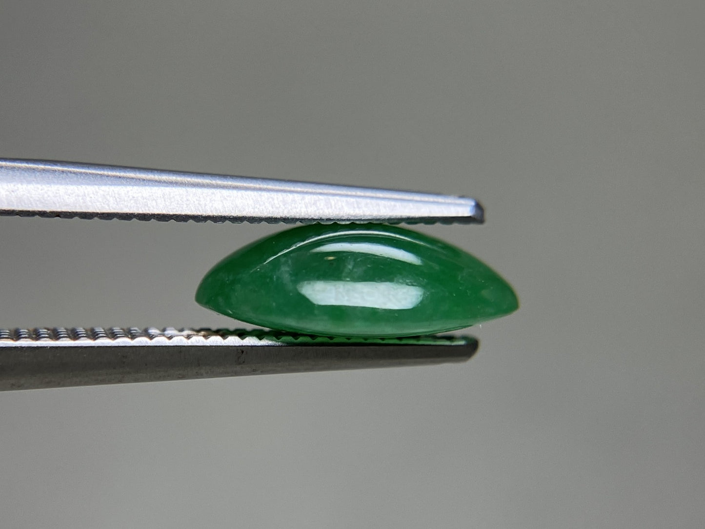ヒスイ 翡翠  天然  2.769ct  宝石ソーティング付き  10.7㎜×7.8㎜×3.7㎜   ルース（ 裸石 ） 5933YY