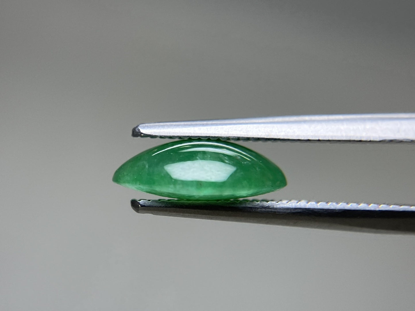 ヒスイ 翡翠  天然  2.769ct  宝石ソーティング付き  10.7㎜×7.8㎜×3.7㎜   ルース（ 裸石 ） 5933YY