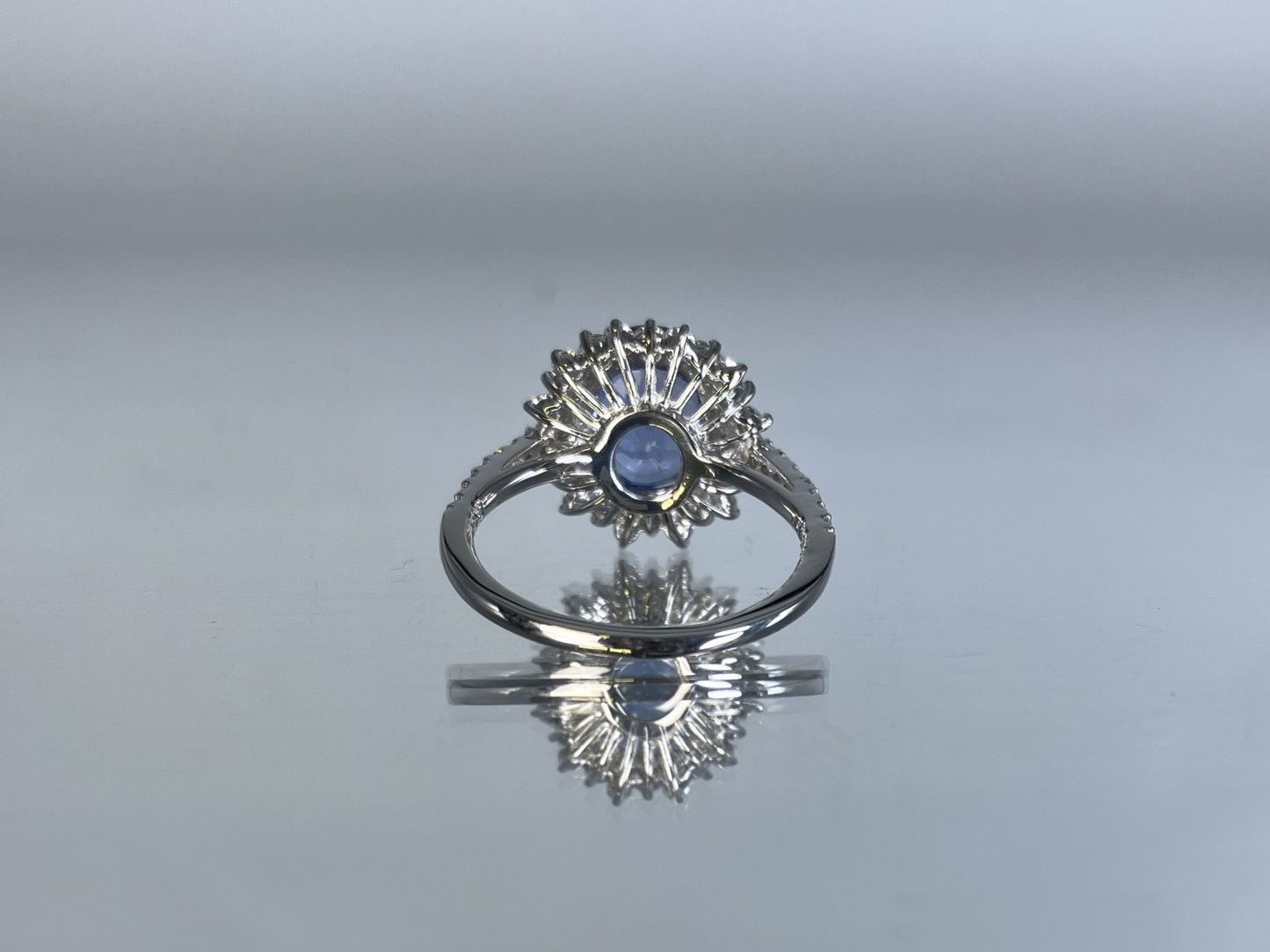 サファイア 2.67ct コンフラワーブルー 非加熱 AIGS鑑別書 D0.65ct PT900 4.9g 指輪 （JP9号） サイズ直し無料 9167K