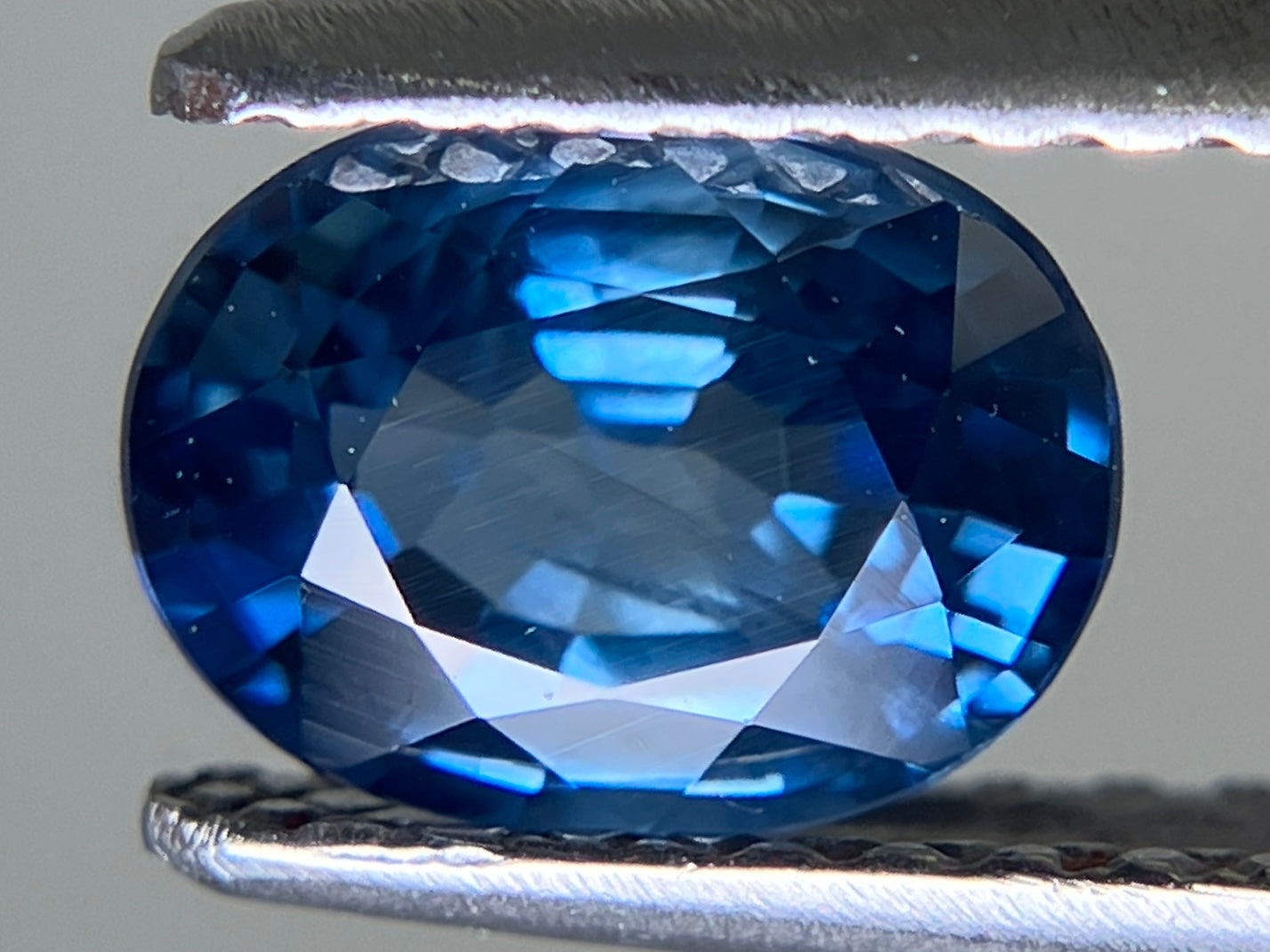 サファイア 1.06ct AIGS鑑別書付き コーンフラワー（CF）6.92㎜×5.18㎜×3.39㎜ ルース（ 裸石 ） 1926YY