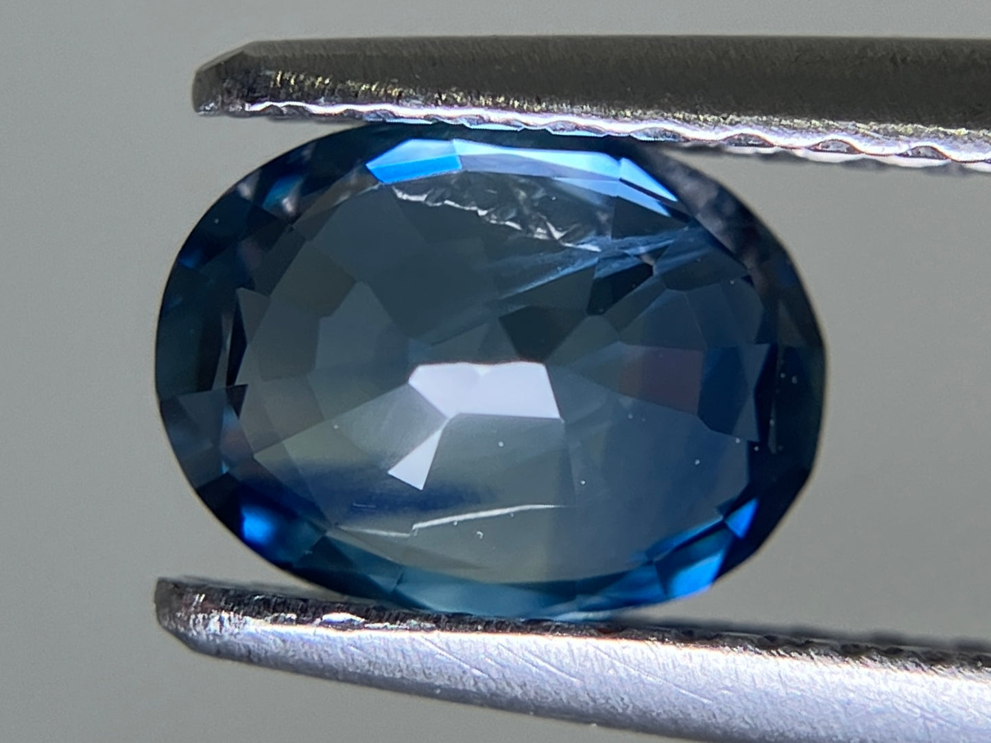 サファイア 1.06ct AIGS鑑別書付き コーンフラワー（CF）6.92㎜×5.18㎜×3.39㎜ ルース（ 裸石 ） 1926YY