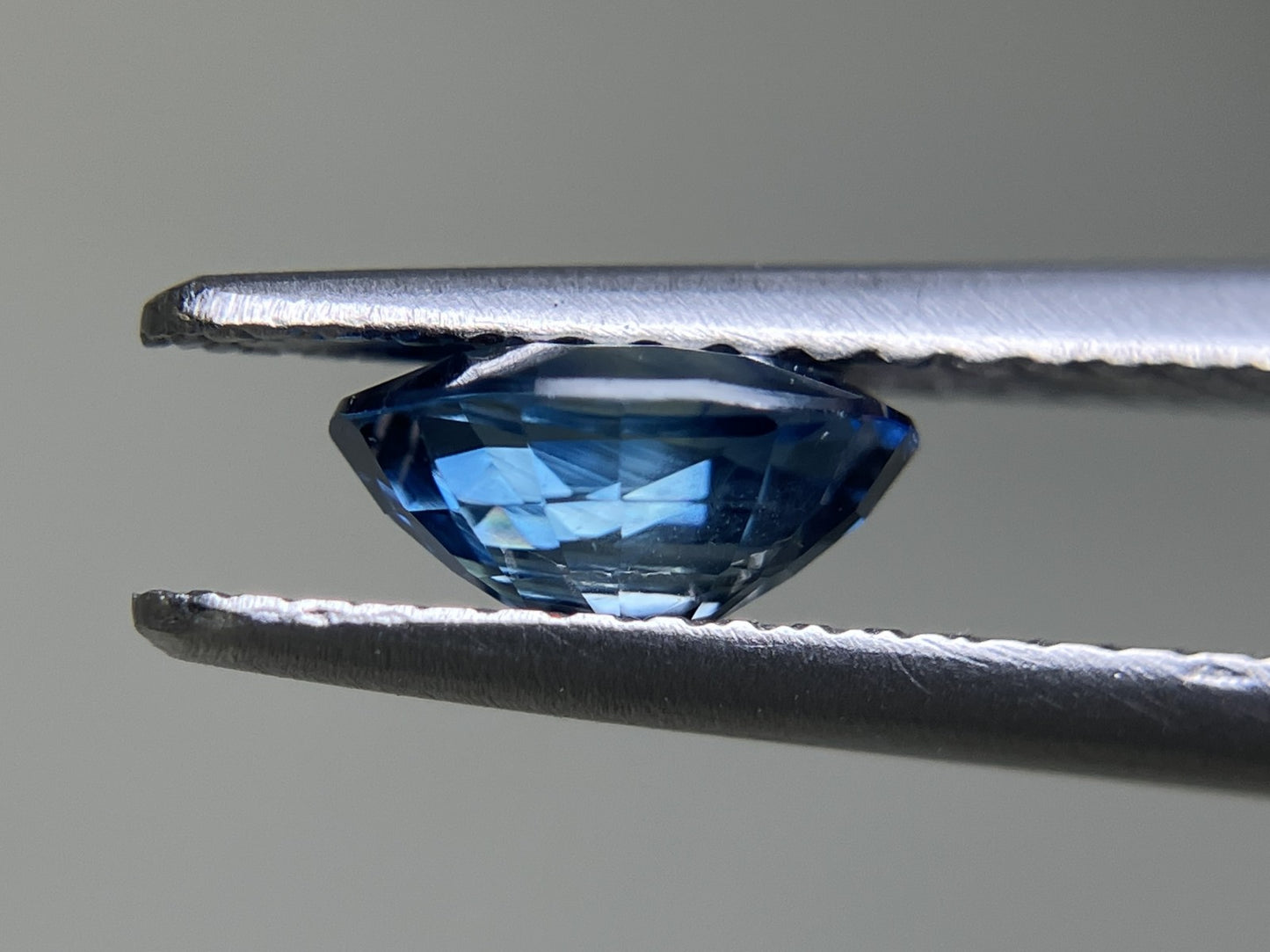 サファイア 1.06ct AIGS鑑別書付き コーンフラワー（CF）6.92㎜×5.18㎜×3.39㎜ ルース（ 裸石 ） 1926YY