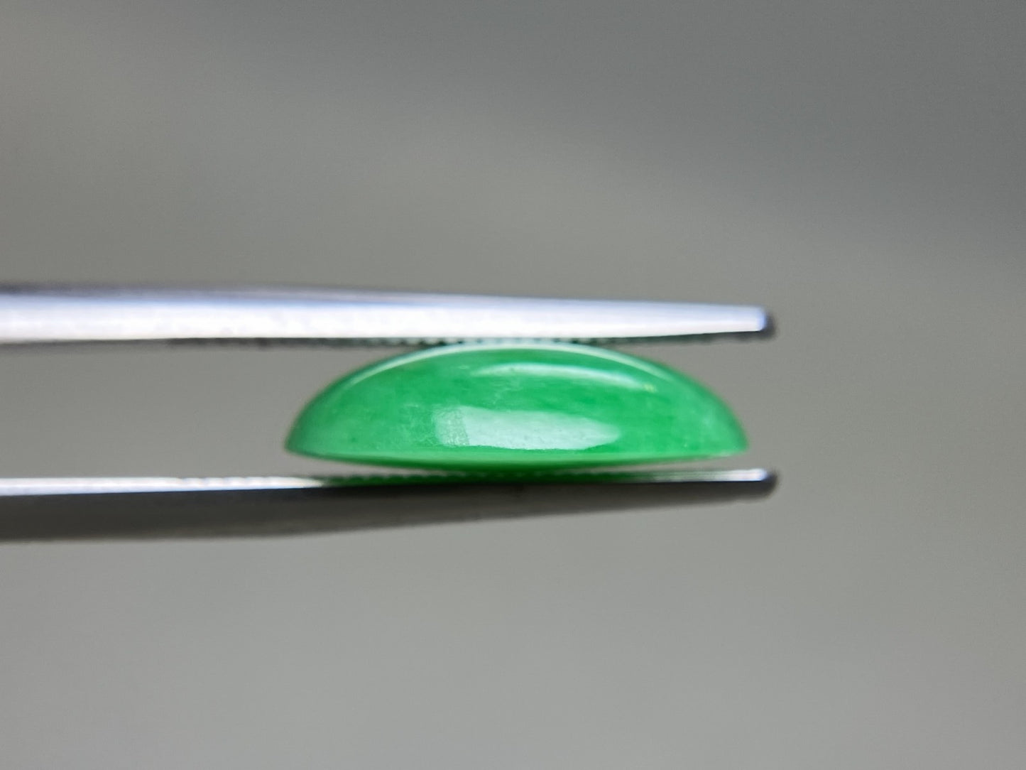 ヒスイ 翡翠  天然  5.235ct  宝石ソーティング付き  14.7㎜10.2㎜×3.9㎜   ルース（ 裸石 ） 5902YY