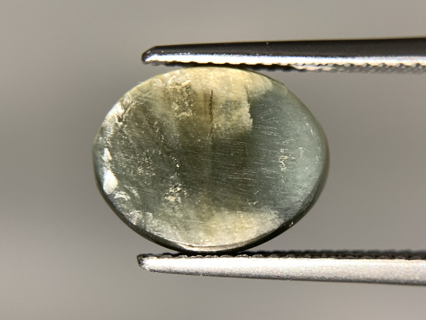 ネフライトキャッツアイ 天然 8.364ct 宝石ソーティング付き 12.7㎜×10.1㎜×7.6㎜ ルース（ 裸石 ） 7318Y
