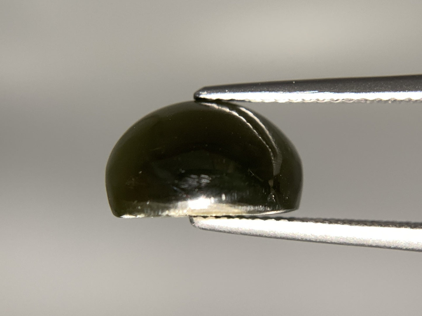 ネフライトキャッツアイ 天然 8.364ct 宝石ソーティング付き 12.7㎜×10.1㎜×7.6㎜ ルース（ 裸石 ） 7318Y