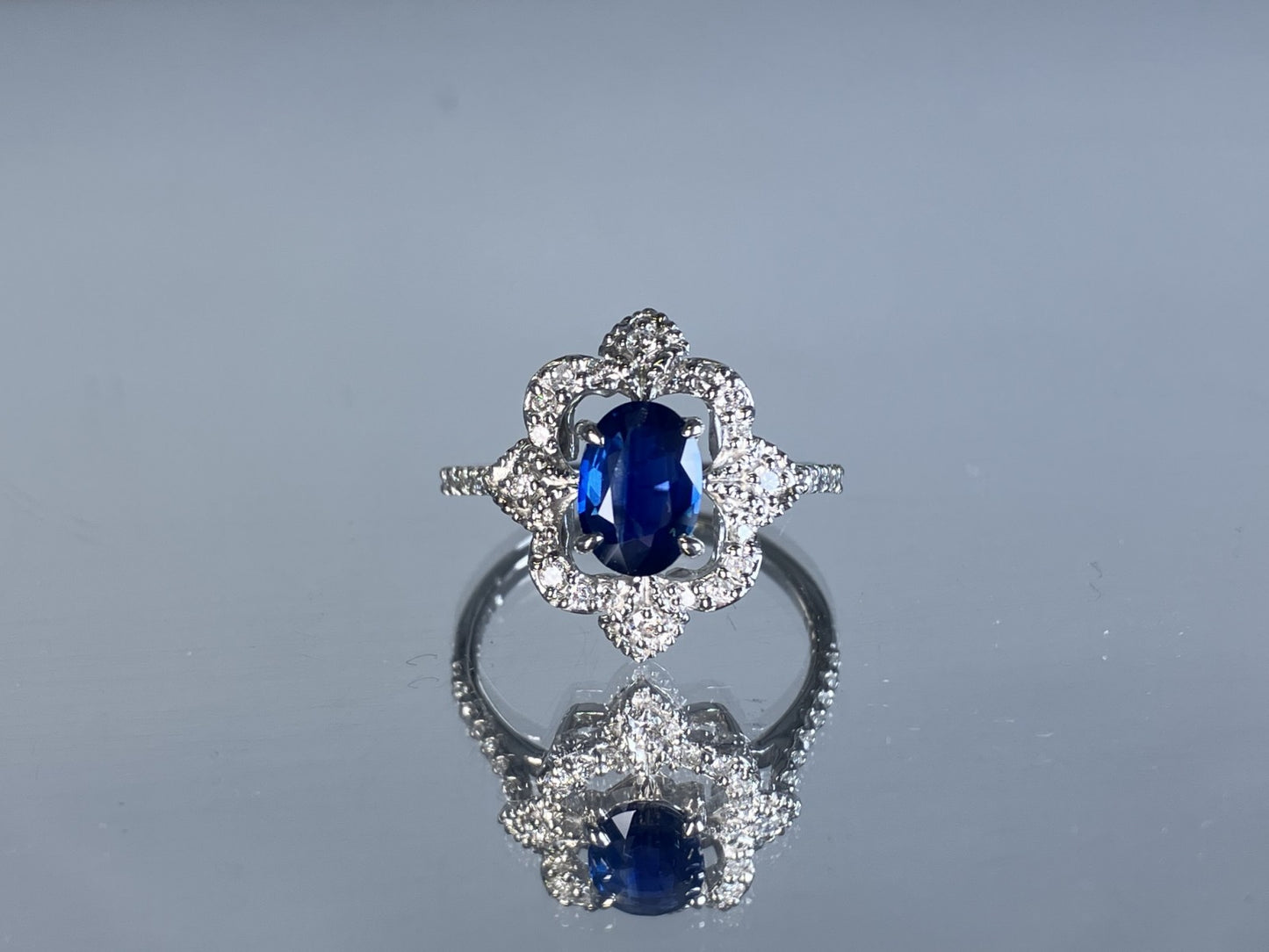 サファイア 1.06ct ロイヤルブルー royal blue AIGS鑑別書 D0.33ct PT900 4.9g 指輪 （JP13号） サイズ直し無料 8174K