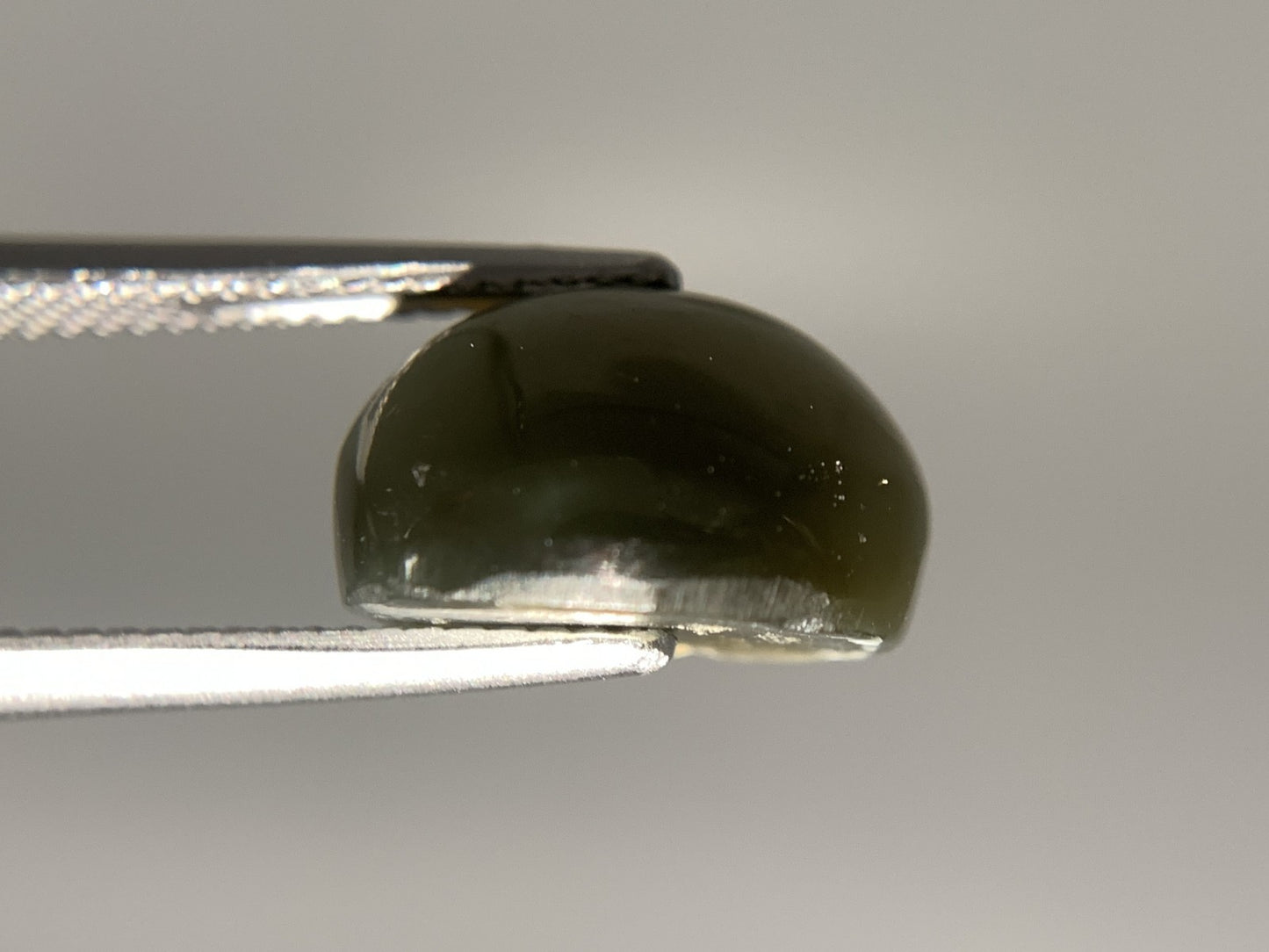 ネフライトキャッツアイ 天然 8.364ct 宝石ソーティング付き 12.7㎜×10.1㎜×7.6㎜ ルース（ 裸石 ） 7318Y
