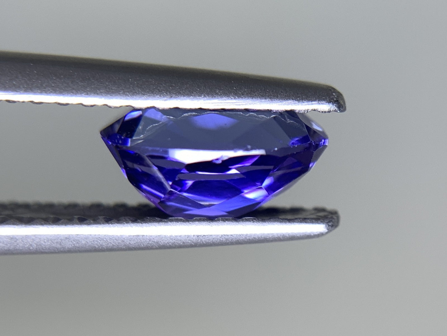 タンザナイト 1.464ct 宝石ソーティング付き  8.0㎜×5.8㎜×4.1㎜ ルース（ 裸石 ） 2226Y