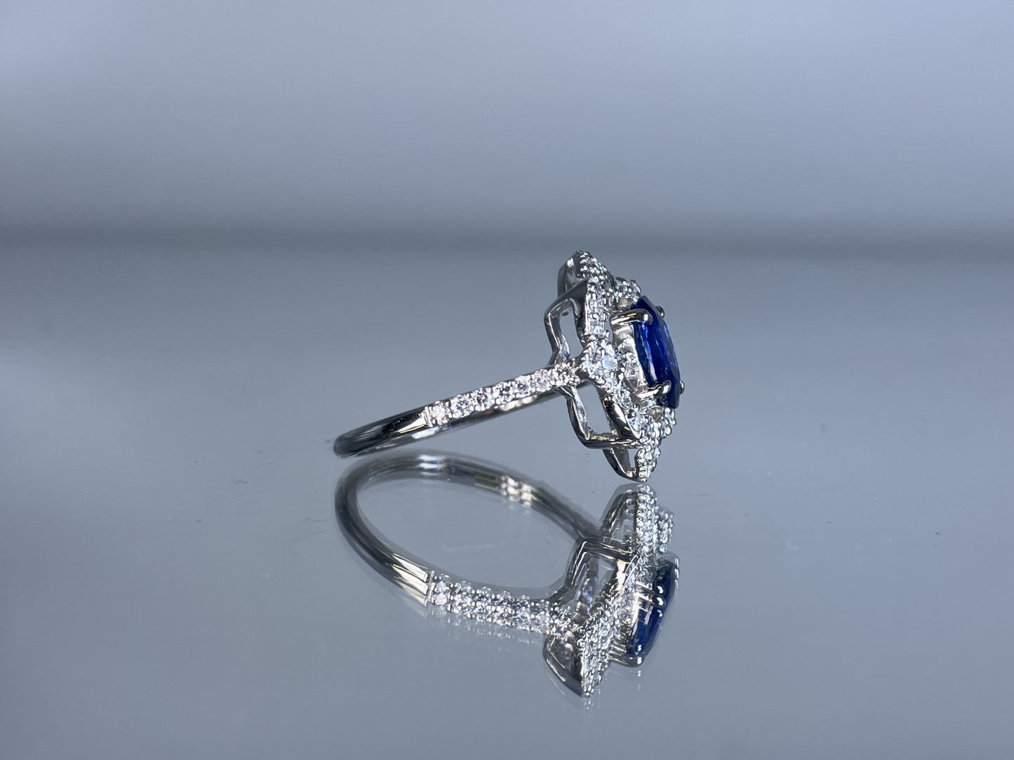 サファイア 1.06ct ロイヤルブルー royal blue AIGS鑑別書 D0.33ct PT900 4.9g 指輪 （JP13号） サイズ直し無料 8174K