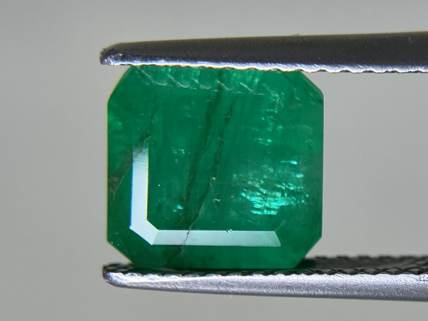 エメラルド 3.177ct 中央宝石ソーティング付き 8.26㎜×7.90㎜×6.32㎜ ルース（ 裸石 ） 3785YY
