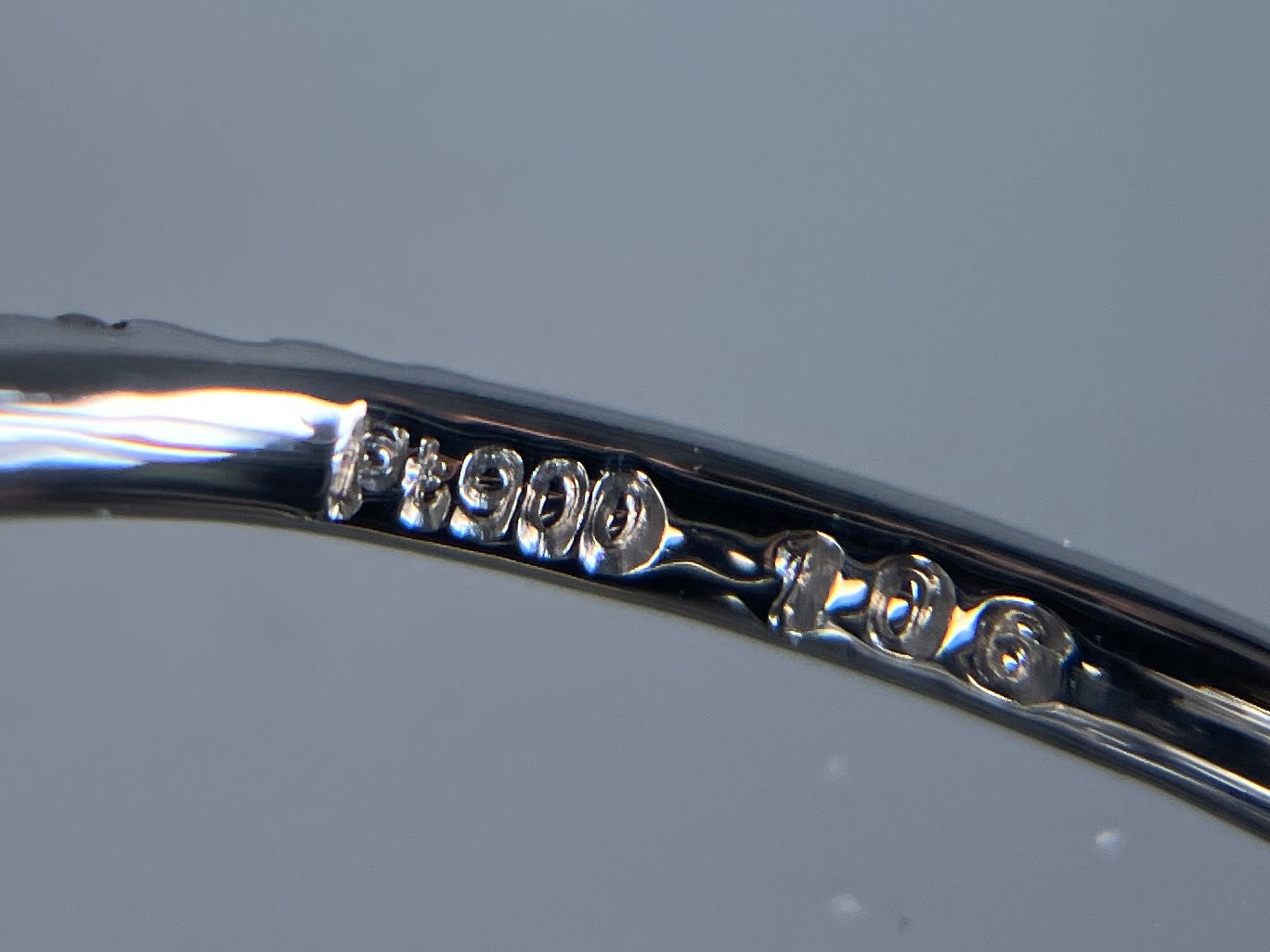 サファイア 1.06ct ロイヤルブルー royal blue AIGS鑑別書 D0.33ct PT900 4.9g 指輪 （JP13号） サイズ直し無料 8174K