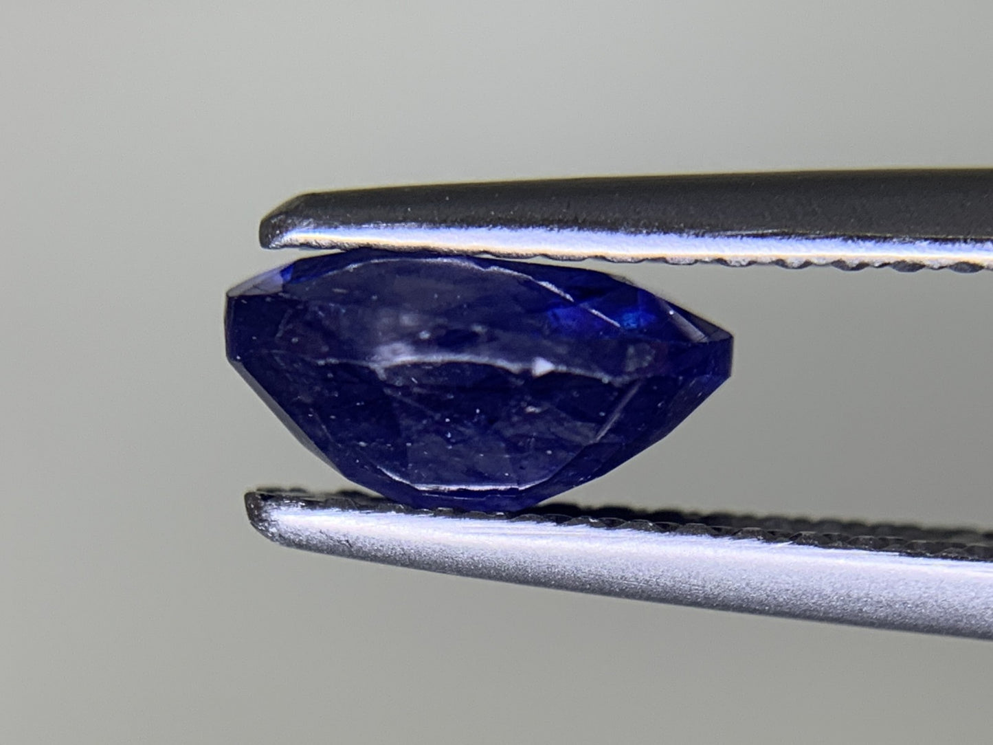 サファイア 1.883ct  宝石ソーティング付き  8.0㎜×6.2㎜×4.0㎜  ルース（ 裸石 ） 2856Y