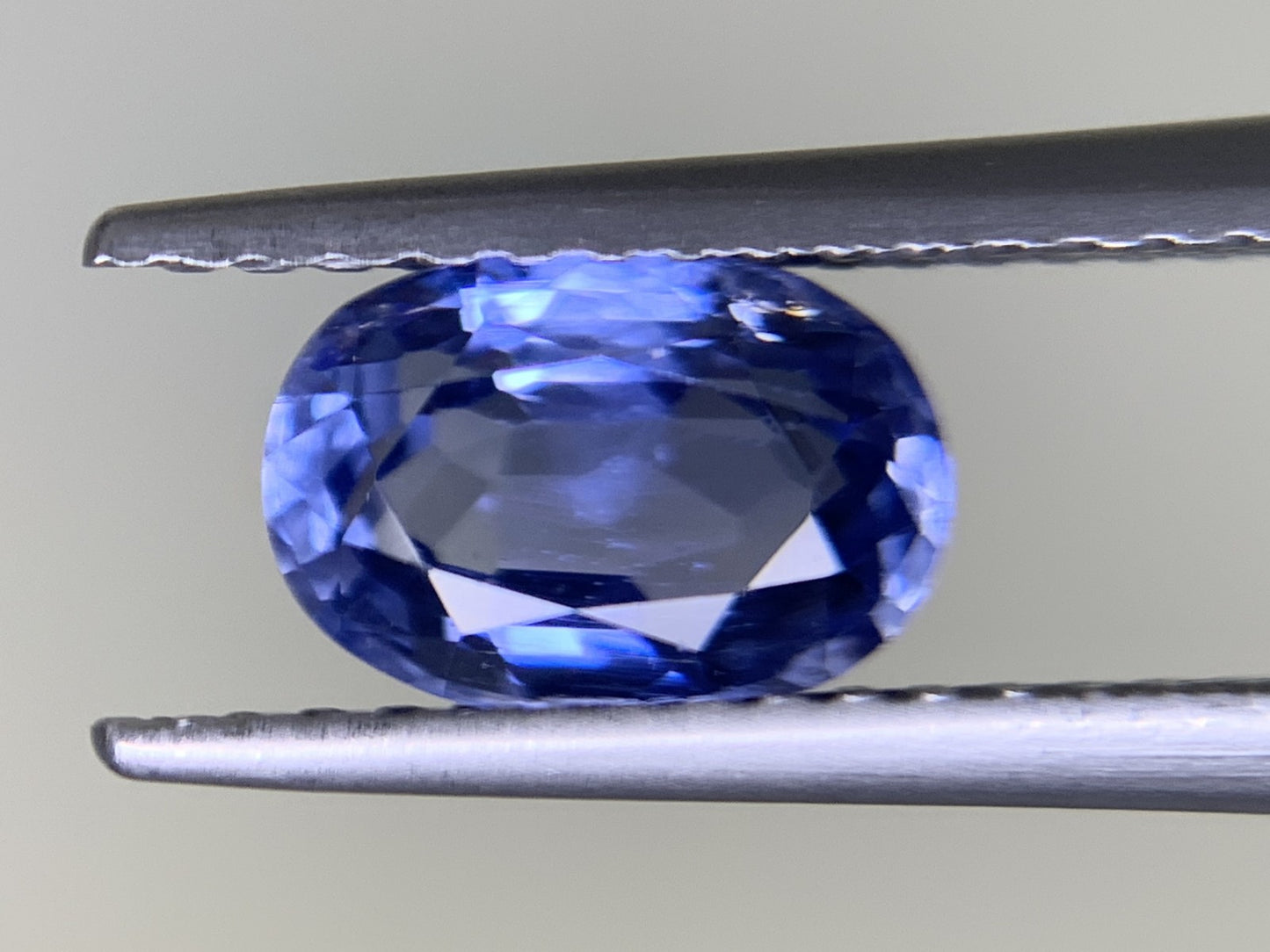 バイオレットサファイア 1.409ct 宝石ソーティング付き  7.5㎜×5.3㎜×3.6㎜  ルース（ 裸石 ） 3359Y