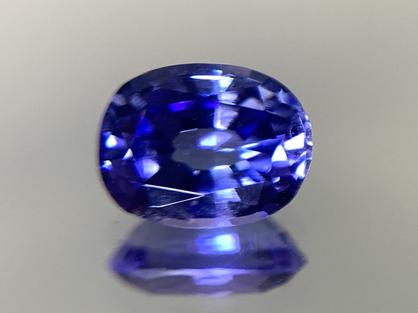タンザナイト 1.735ct 宝石ソーティング付き  8.31㎜×6.43㎜×4.40㎜ ルース（ 裸石 ） 2289Y