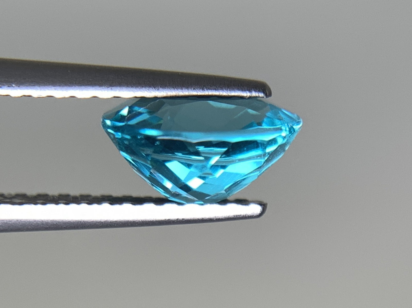 アパタイト 1.666ct  宝石ソーティング付き  8.1㎜×6.9㎜×4.4㎜  天然 ルース（ 裸石 ） 4775Y