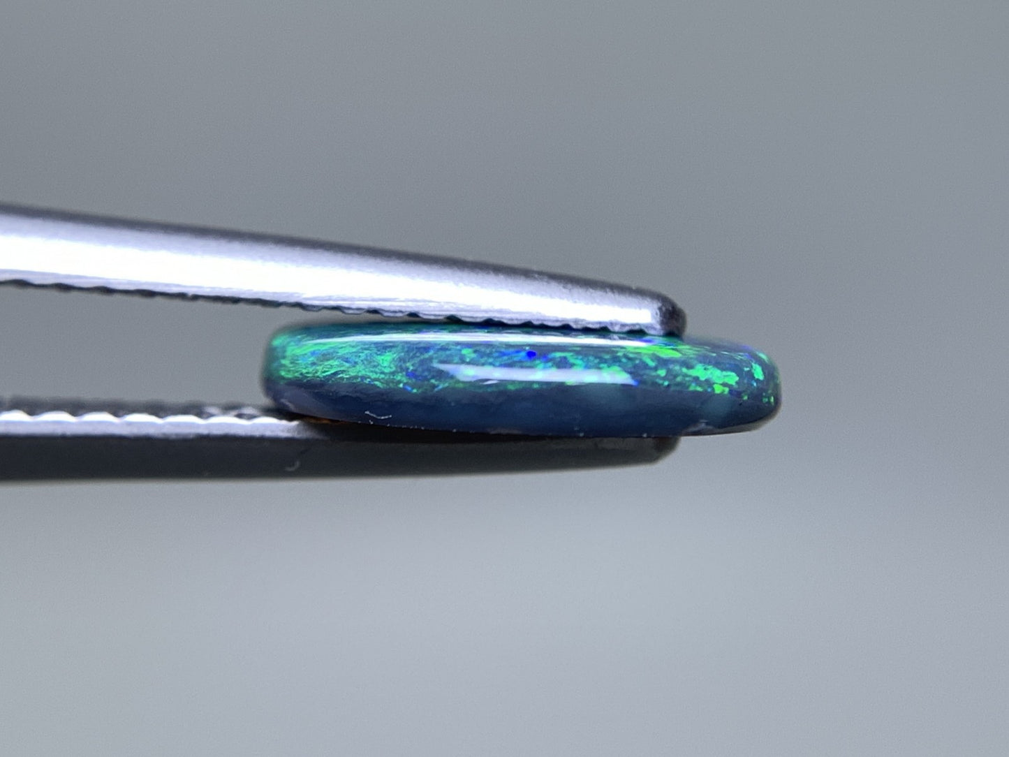 ブラックオパール 天然 1.369ct 中央宝石ソーティング付き 11.0㎜×8.5㎜×2.0㎜ ルース（ 裸石 ） 7208Y