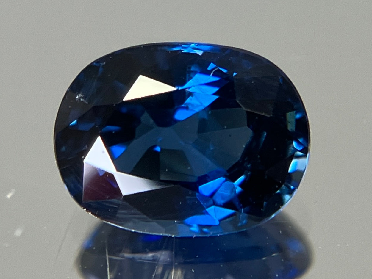 ブルーサファイア 天然  1.306ct  中央宝石ソーティング付き  7.38㎜×5.60㎜×3.68㎜  ルース（ 裸石 ） 5849YY