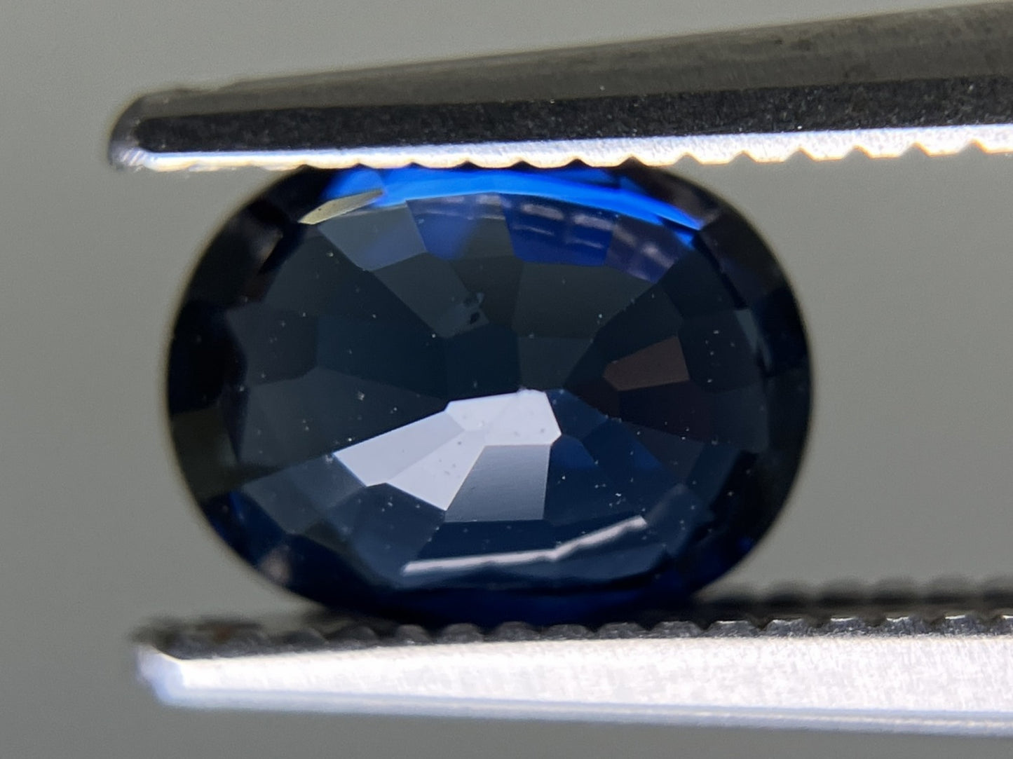 ブルーサファイア 天然  1.306ct  中央宝石ソーティング付き  7.38㎜×5.60㎜×3.68㎜  ルース（ 裸石 ） 5849YY