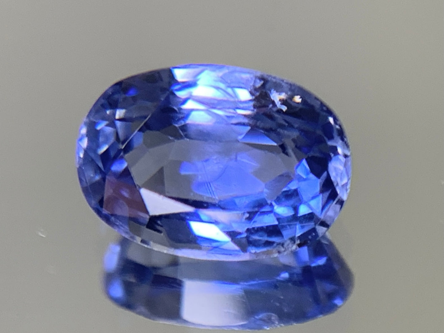 バイオレットサファイア 1.409ct 宝石ソーティング付き  7.5㎜×5.3㎜×3.6㎜  ルース（ 裸石 ） 3359Y
