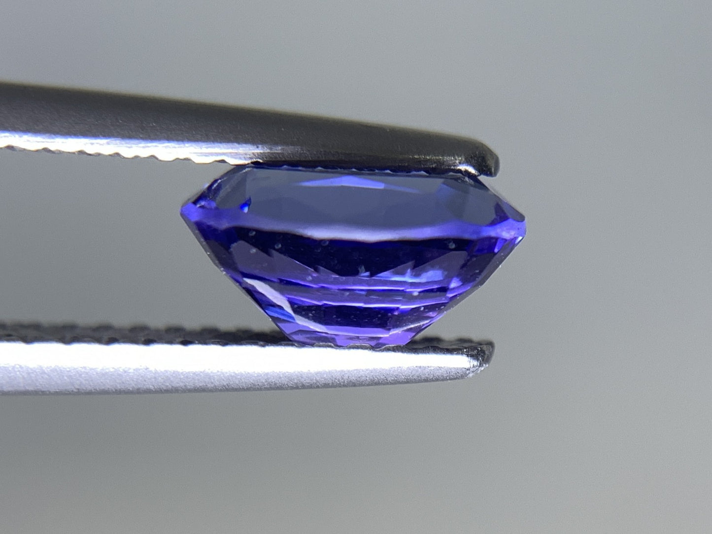 タンザナイト 1.735ct 宝石ソーティング付き  8.31㎜×6.43㎜×4.40㎜ ルース（ 裸石 ） 2289Y