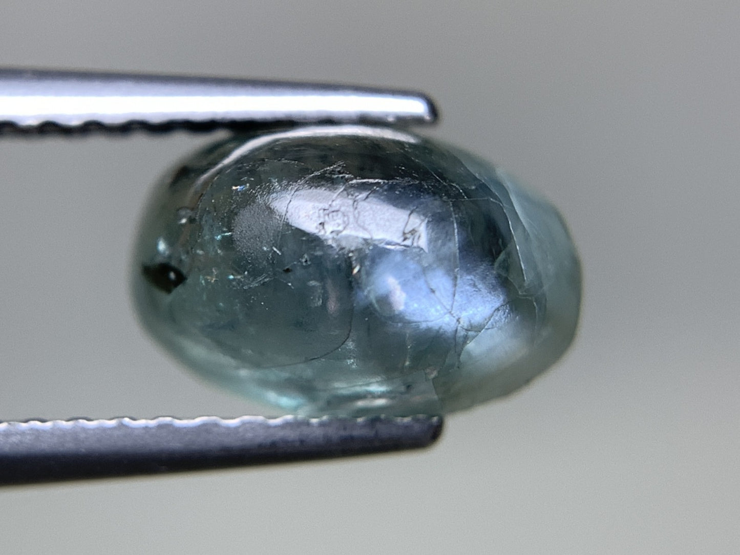 アレキサンドライト 天然 2.205ct 中央宝石ソーティング付き 9.3㎜×6.0㎜×4.2㎜ ルース（ 裸石 ） 5481Y