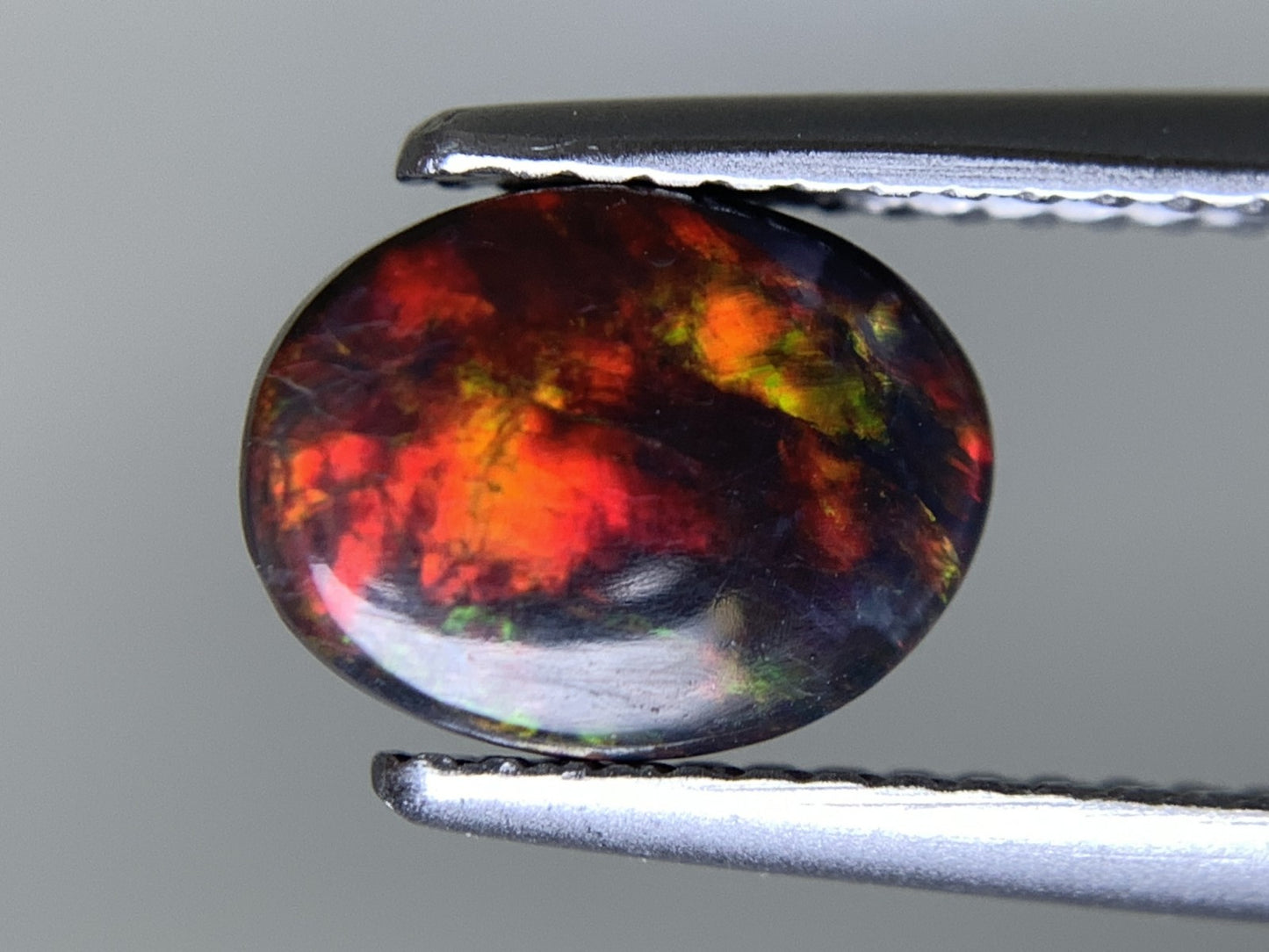 ブラックオパール 天然 1.267ct 中央宝石ソーティング付き 8.9㎜×6.8㎜×3.0㎜ ルース（ 裸石 ） 7255Y