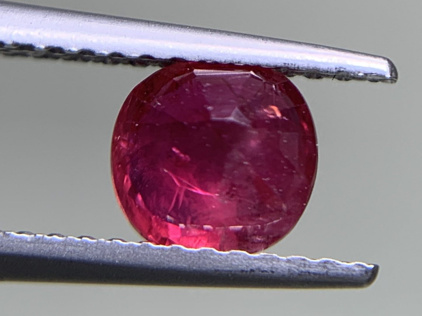 ルビー 天然 1.006ct 中央宝石ソーティング付き 5.97㎜×5.68㎜×3.41㎜ ルース（ 裸石 ） 6471Y