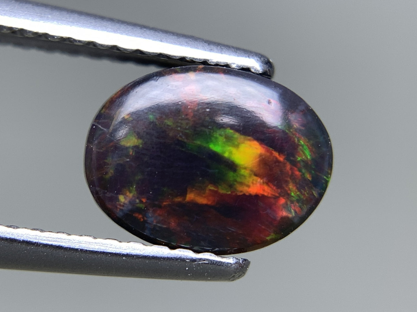 ブラックオパール 天然 1.267ct 中央宝石ソーティング付き 8.9㎜×6.8㎜×3.0㎜ ルース（ 裸石 ） 7255Y