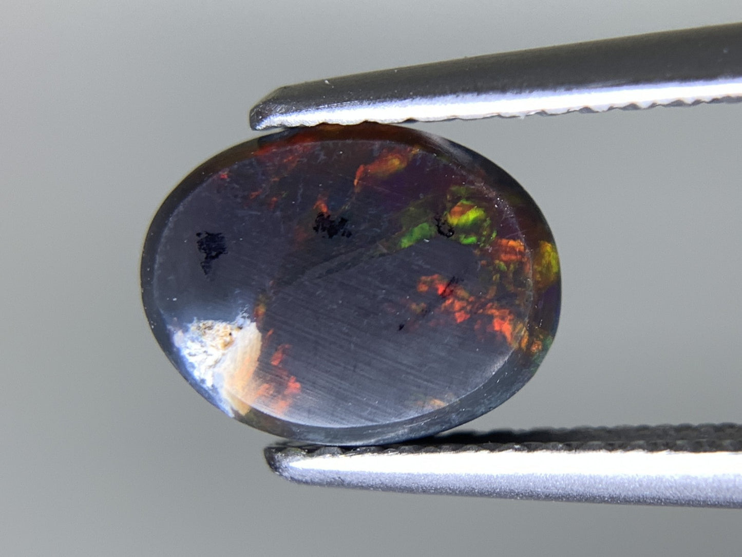 ブラックオパール 天然 1.267ct 中央宝石ソーティング付き 8.9㎜×6.8㎜×3.0㎜ ルース（ 裸石 ） 7255Y