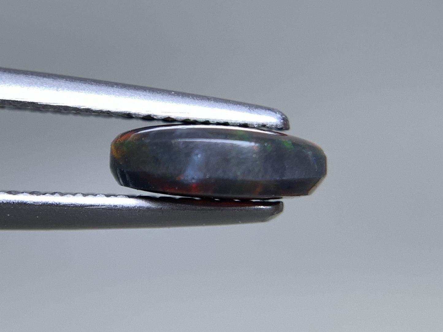 ブラックオパール 天然 1.267ct 中央宝石ソーティング付き 8.9㎜×6.8㎜×3.0㎜ ルース（ 裸石 ） 7255Y
