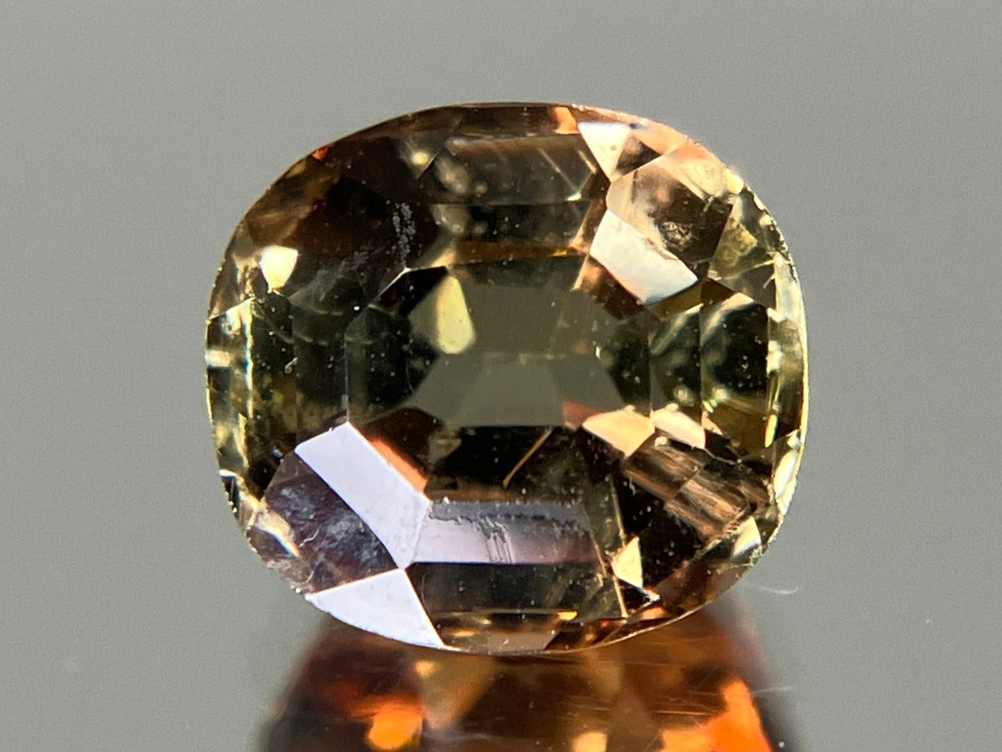 アンダルサイト 天然  1.643ct  宝石ソーティング付き  7.1㎜×6.5㎜×4.7㎜ ルース（ 裸石 ）  5929YY