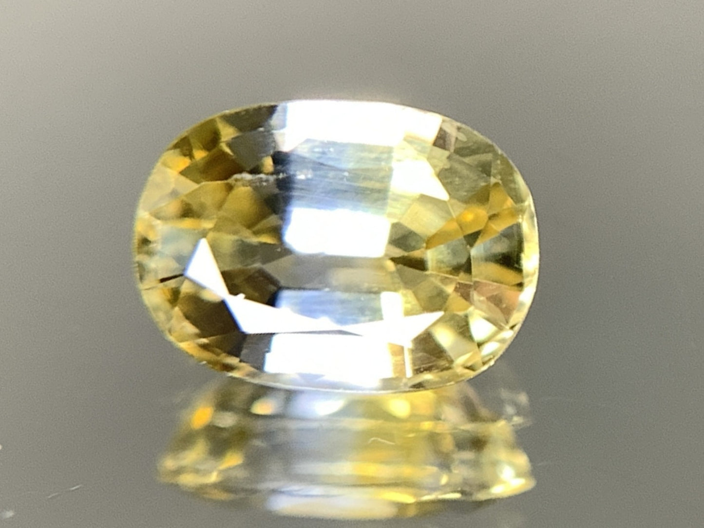 イエローサファイア 1.185ct  宝石ソーティング付き  7.1㎜×5.2㎜×3.5㎜  天然 ルース（ 裸石 ） 4089Y
