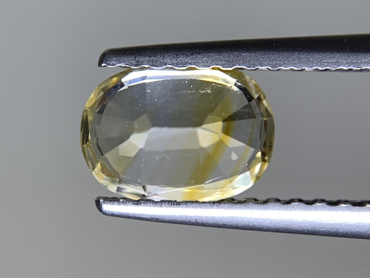 イエローサファイア 1.185ct  宝石ソーティング付き  7.1㎜×5.2㎜×3.5㎜  天然 ルース（ 裸石 ） 4089Y