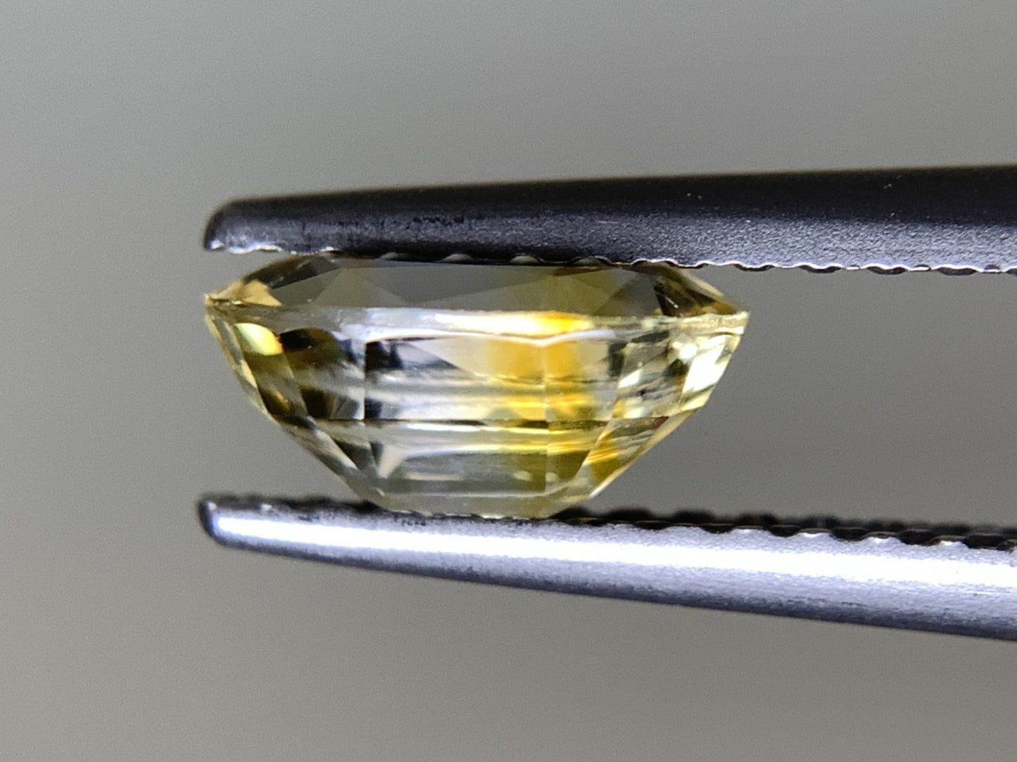 イエローサファイア 1.185ct  宝石ソーティング付き  7.1㎜×5.2㎜×3.5㎜  天然 ルース（ 裸石 ） 4089Y