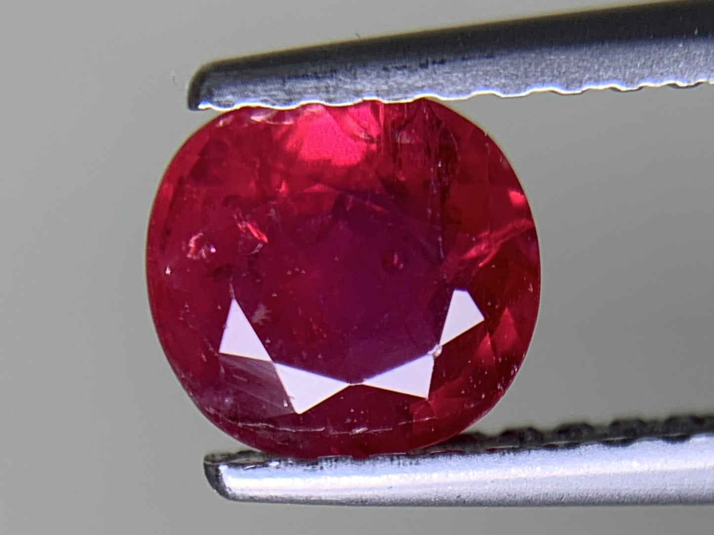 ルビー 天然 1.006ct 中央宝石ソーティング付き 5.97㎜×5.68㎜×3.41㎜ ルース（ 裸石 ） 6471Y