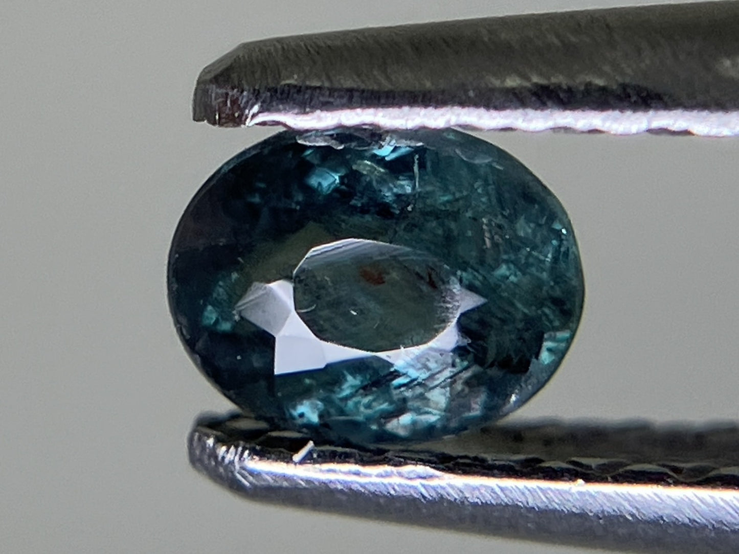アレキサンドライト 0.224ct  中央宝石ソーティング付き  4.03㎜×3.19㎜×2.07㎜  ルース（ 裸石 ） 3712YY