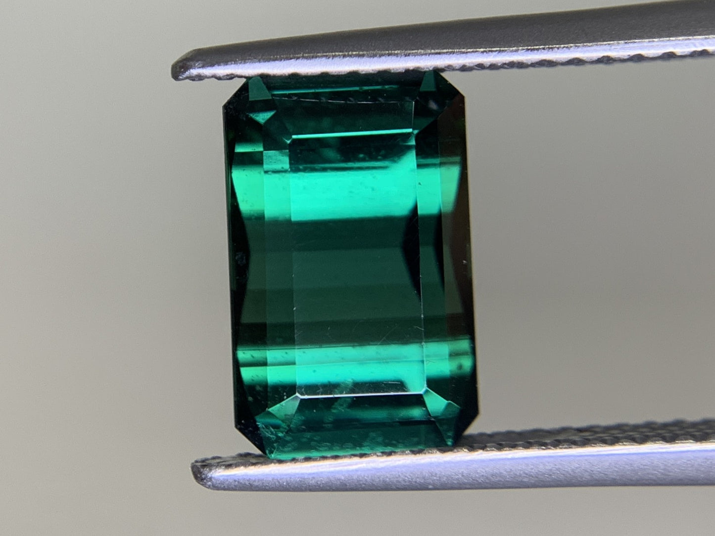 グリーントルマリン 4.482ct  宝石ソーティング付き  11.6㎜×7.3㎜×6.2㎜  ルース（ 裸石 ） 3803Y