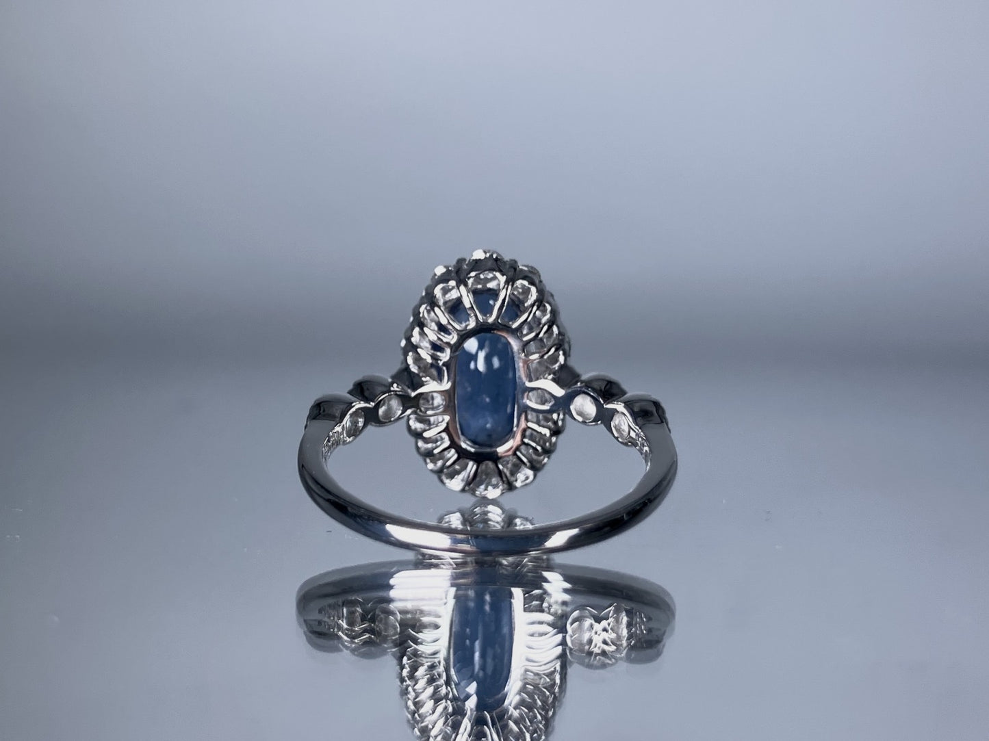 サファイア 2.55ct ビルマ産 非加熱 コンフラワーブルー AIGS鑑別書 D0.38ct PT900 4.4g 指輪 （JP9号） サイズ直し無料 8710S