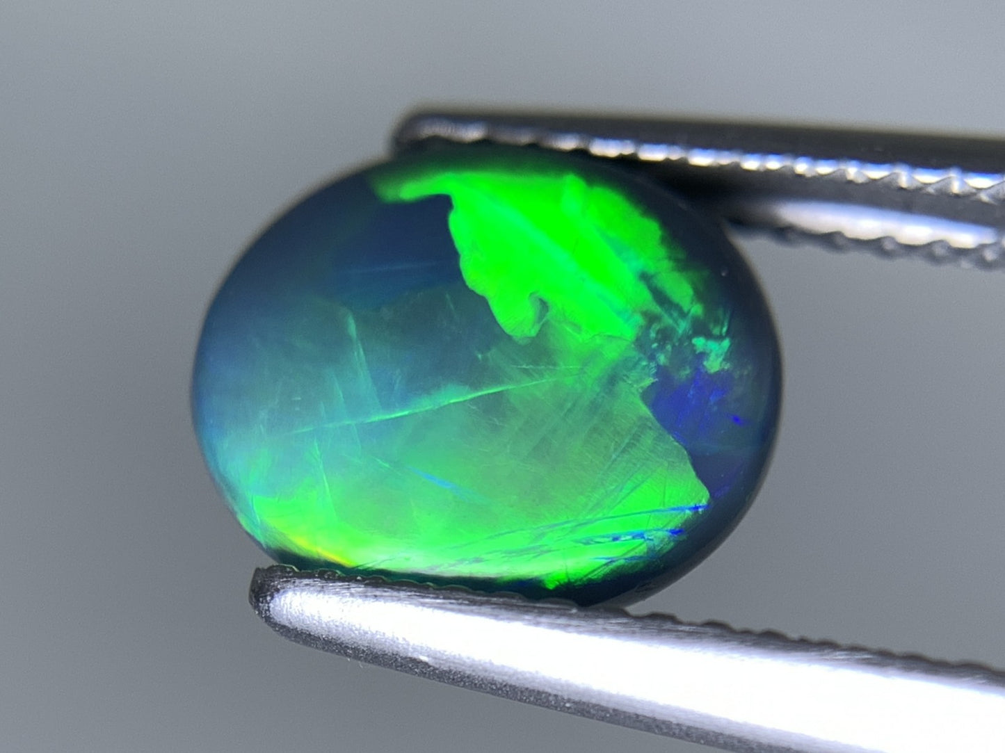 ブラックオパール 天然 2.090ct 中央宝石ソーティング付き 10.0㎜×8.6㎜×3.8㎜ ルース（ 裸石 ） 7224Y