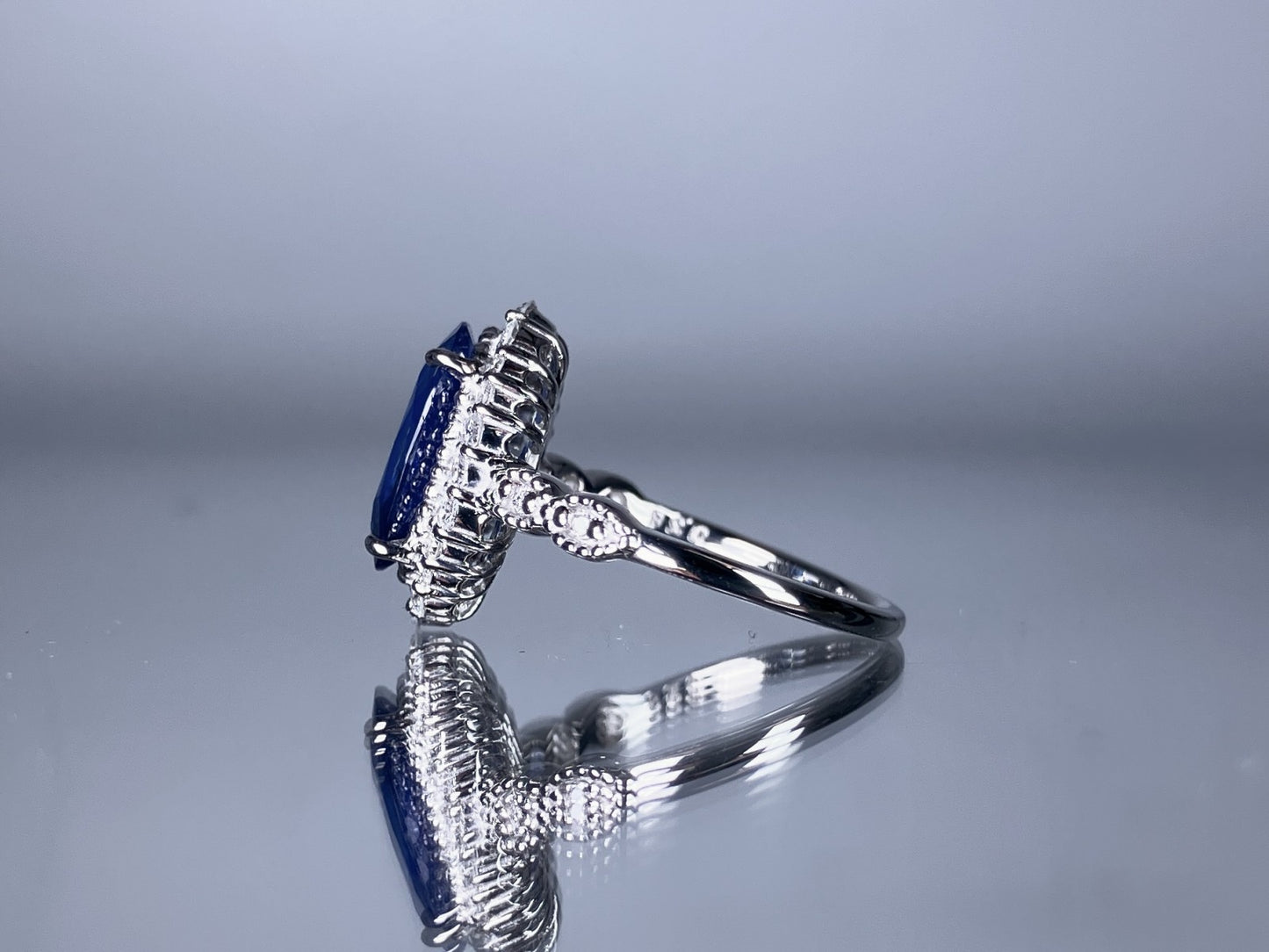 サファイア 2.55ct ビルマ産 非加熱 コンフラワーブルー AIGS鑑別書 D0.38ct PT900 4.4g 指輪 （JP9号） サイズ直し無料 8710S