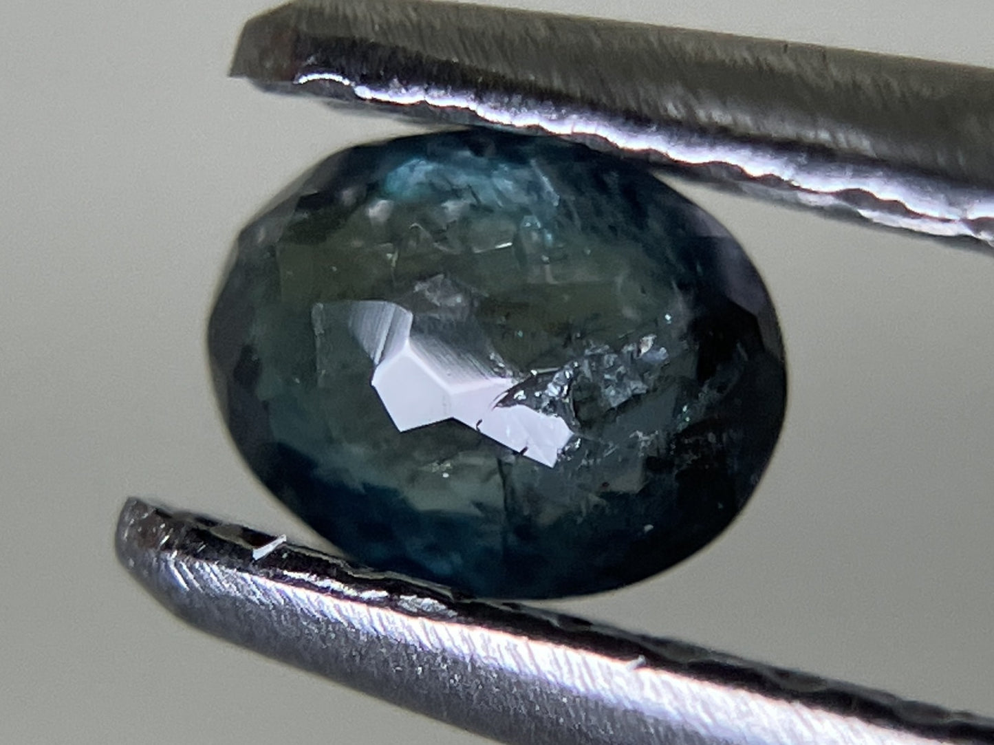 アレキサンドライト 0.224ct  中央宝石ソーティング付き  4.03㎜×3.19㎜×2.07㎜  ルース（ 裸石 ） 3712YY