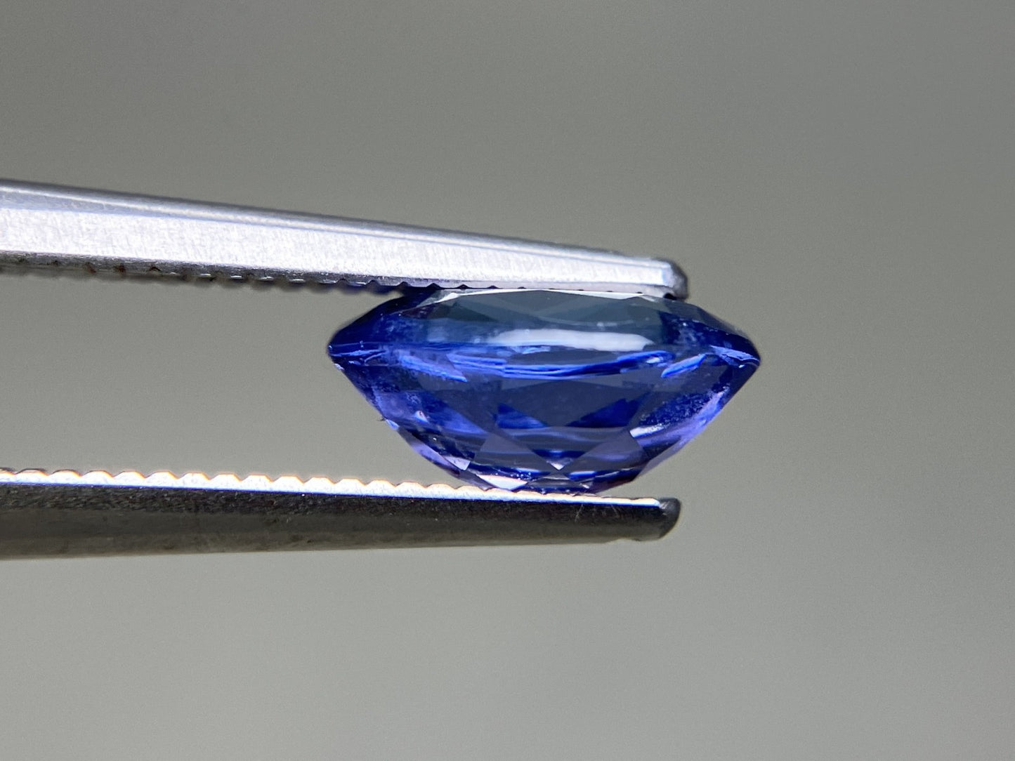 タンザナイト 天然 1.849ct 宝石ソーティング付き 8.5㎜×6.8㎜×4.0㎜ ルース（ 裸石 ） 6009YY