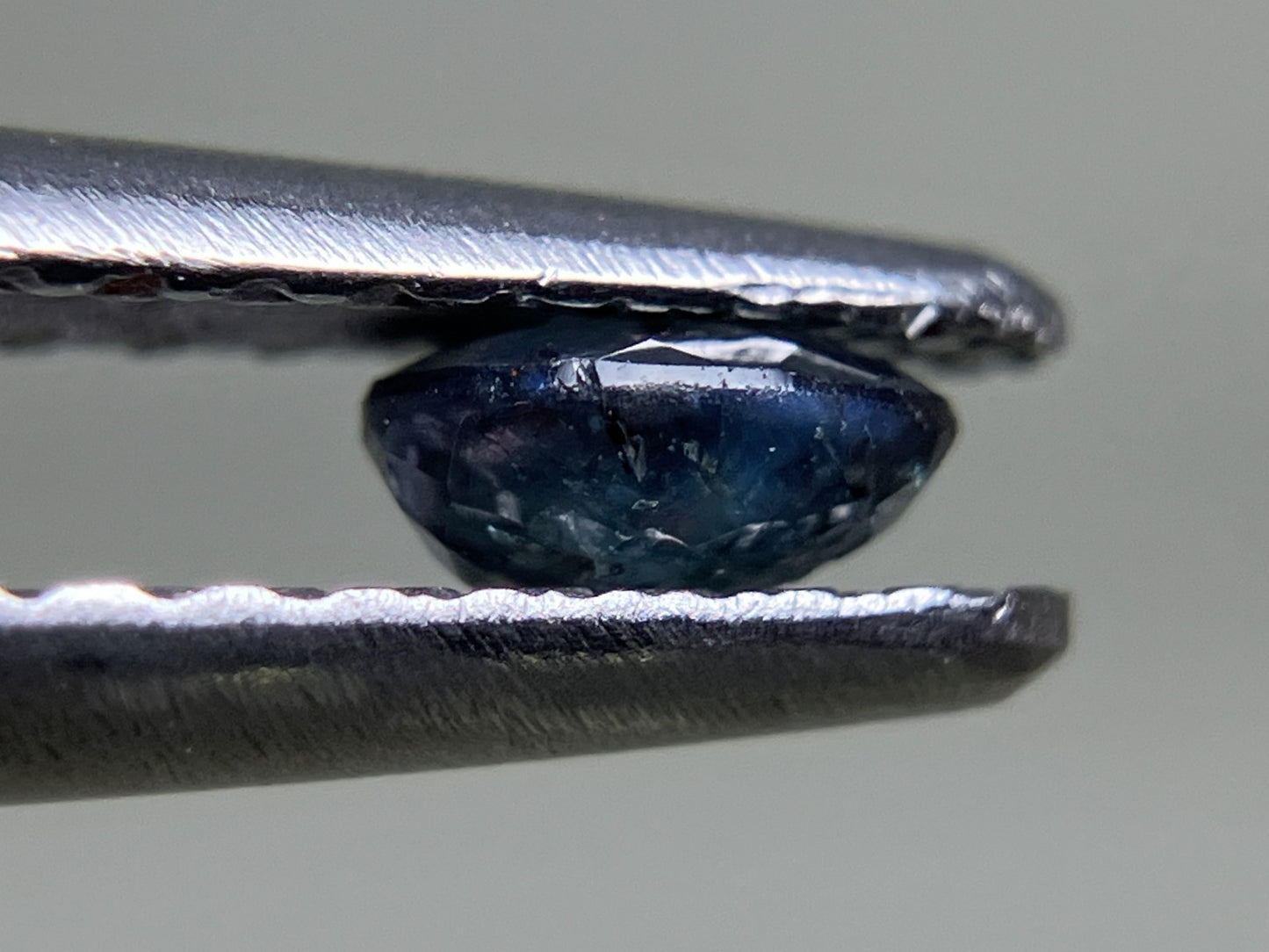 アレキサンドライト 0.224ct  中央宝石ソーティング付き  4.03㎜×3.19㎜×2.07㎜  ルース（ 裸石 ） 3712YY