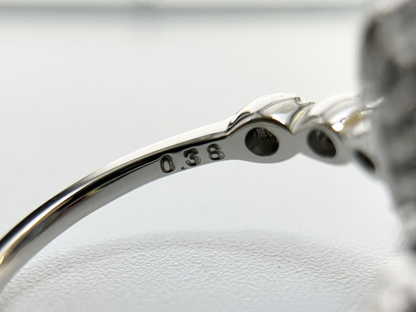 サファイア 2.55ct ビルマ産 非加熱 コンフラワーブルー AIGS鑑別書 D0.38ct PT900 4.4g 指輪 （JP9号） サイズ直し無料 8710S
