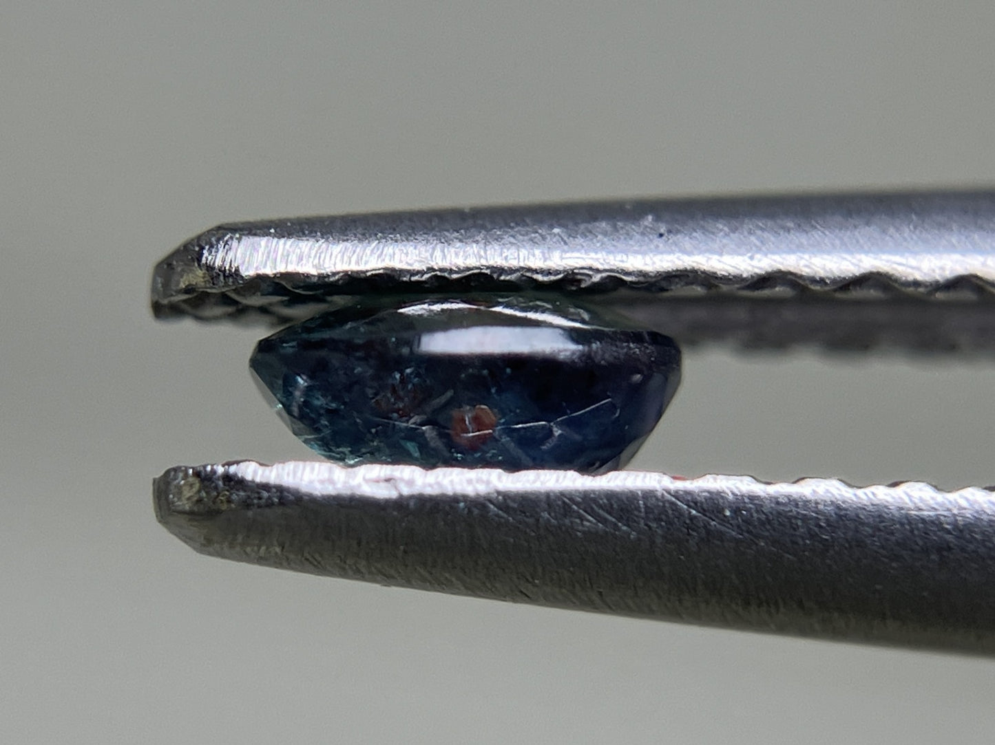 アレキサンドライト 0.224ct  中央宝石ソーティング付き  4.03㎜×3.19㎜×2.07㎜  ルース（ 裸石 ） 3712YY