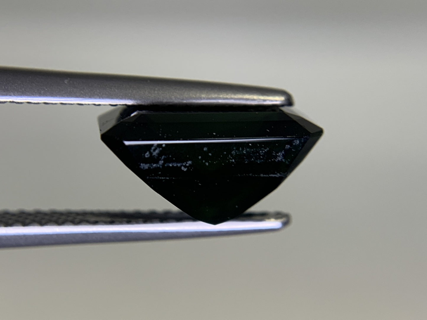 グリーントルマリン 4.482ct  宝石ソーティング付き  11.6㎜×7.3㎜×6.2㎜  ルース（ 裸石 ） 3803Y